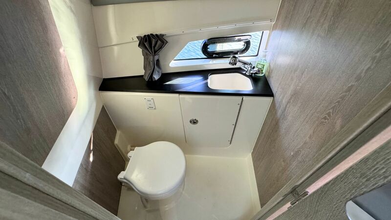 QUICKSILVER 875 SUNDECK 